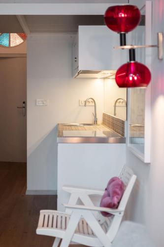 Studio Apartment image 7