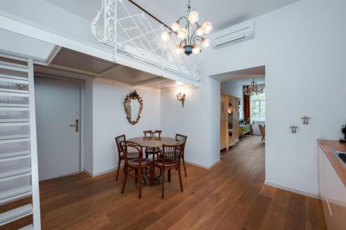 Superior Apartment image 9