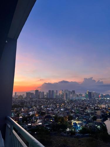 Taguig City Grace Residences with small balcony, Manila (fotografie 3)