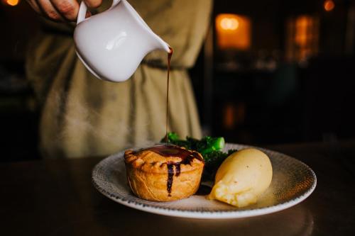 The Devil's Punchbowl Hotel - image 12