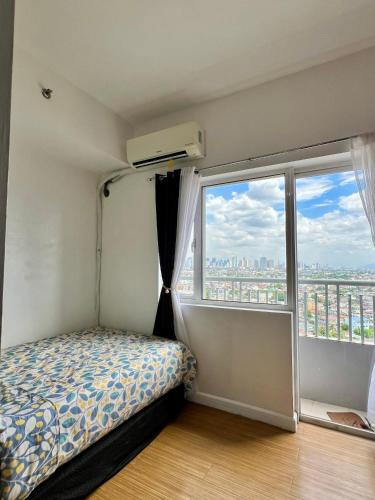 Taguig City Grace Residences with small balcony, Manila (fotografie 5)