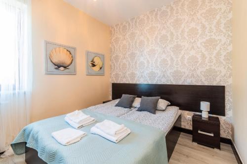 Lazurowy Dwór - Nadmorskie Apartamenty z Basenem oraz Restauracją w Sztutowie