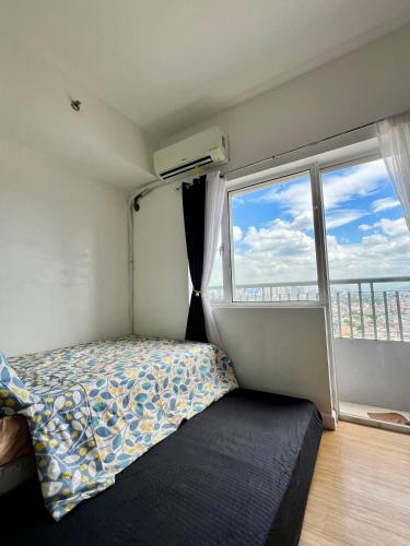 Taguig City Grace Residences with small balcony, Manila (fotografie 6)