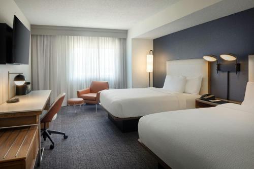 Queen Room with Two Queen Beds - Hearing Accessible