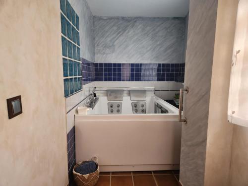 Karstais baseins, Apartamentos Fuentevieja in Arbancón