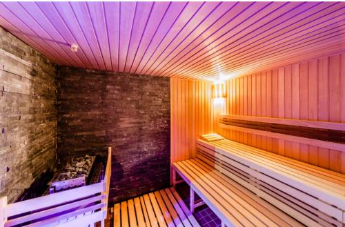 LIVE-INN PRAGUE SUPERIOR SUITE FOR 1-4 GUESTS, 20 Mins to center, Lift, Gym, Reception, Parking, Roof Terrace, Game & Party Room