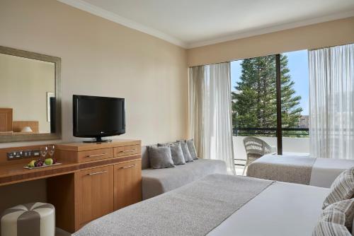 Family Room Inland View image 3