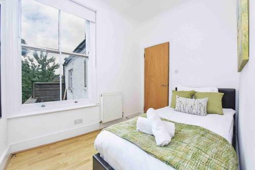 Relaxed Crouch Hill Getaway by MoreThanStays, Londyn