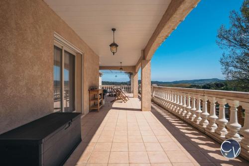 شرفة/ تراس, Villa et appartement à Goudargues (Villa et appartement a Goudargues) in Goudargues