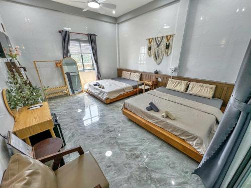 2 twin beds