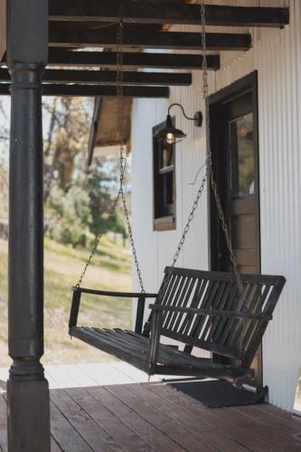 Secluded rustic 3-bedroom cabin on private land in Dunlap