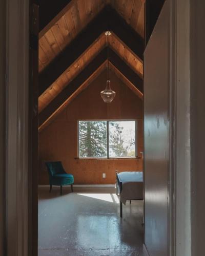 Spacious 4-bedroom cabin on secluded private land in Dunlap