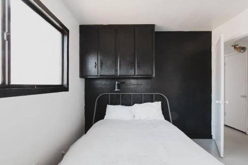 Spacious 4-bedroom cabin on secluded private land