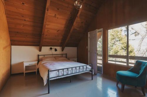 Spacious 4-bedroom cabin on secluded private land