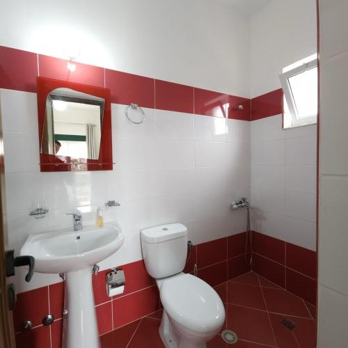 Deluxe Room (2 Adults + 1 Child) image 2