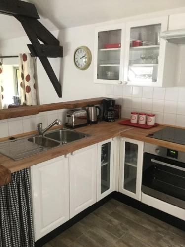 Woodland Cottage in Faux-la-Montagne