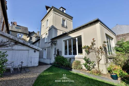 Family Stay - In the Heart of Honfleur 8 guests Private Garden - image 3