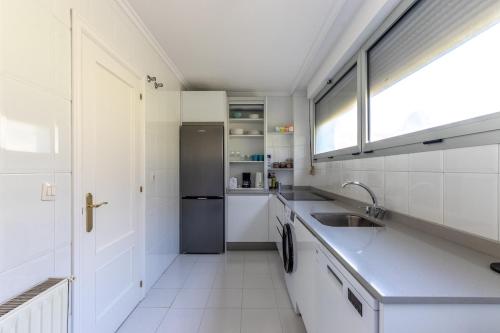 مطبخ, Exclusiva Terraza y parking a 5 min de Bilbao in باراكالدو