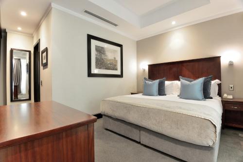 Raphael Suites