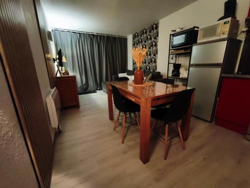 Apt T2, 34m2, pied de piste, 4 à 6 pers, 1 chambre, parking privé sousterrain, La Mongie (Foto 2)