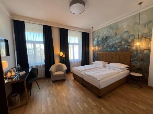 Deluxe Room - Double or Twin image 8
