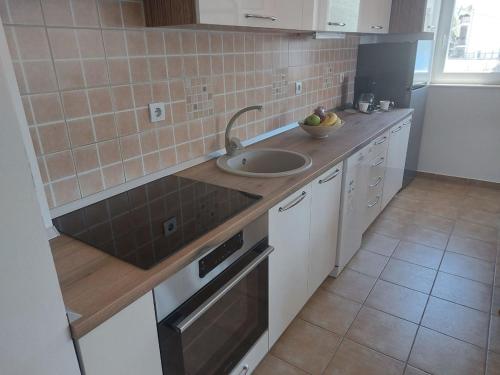 Luxury 3BR Duplex with Pool 2 Mins from Beach in Kumbor in Kumbor