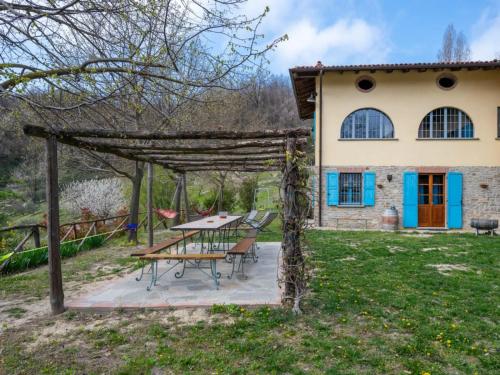 Agriturismo La Rovere - Casale De Rovere in Cossano Belbo