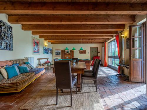 Agriturismo La Rovere - Casale De Rovere in Cossano Belbo