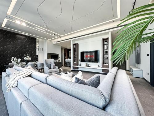 Trophy-Unveil the Charm of Modern Living in JLT, Dubai