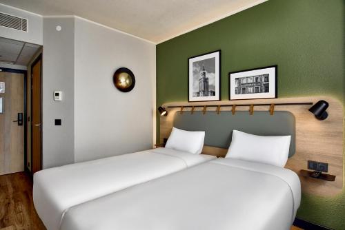 2 twin beds