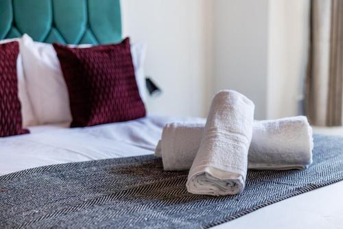 Spacious & Stylish 3BR Home Central Location