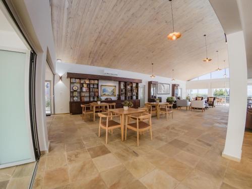 Cape Joy - BRAND NEW luxury villa just rolled out in Cape Town Plattekloof - image 6