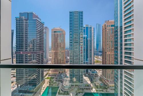 Waves- Cozy 1BR Lakefront Stay in JLT, Dubaï (photo 7)