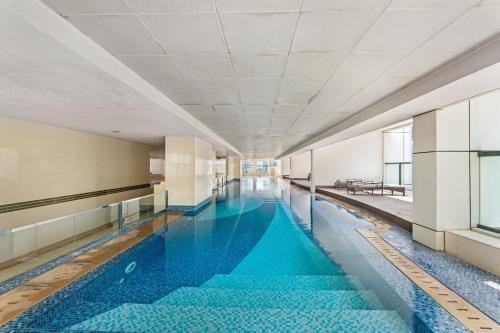 Waves- Cozy 1BR Lakefront Stay in JLT, Dubaï (photo 9)