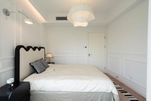 Eastern Hub - Bund Branch French Chic 3-Bedroom near Xintiandi Haiyue Garden, Шанхай (фото 7)
