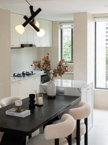 Restaurant, Eastern Hub - Bund Branch French Chic 3-Bedroom near Xintiandi Haiyue Garden near Shanghai World Expo Museum