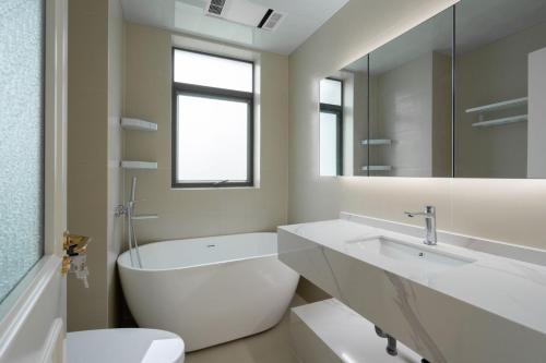 Facilities, Eastern Hub - Bund Branch French Chic 3-Bedroom near Xintiandi Haiyue Garden near Shanghai World Expo Museum