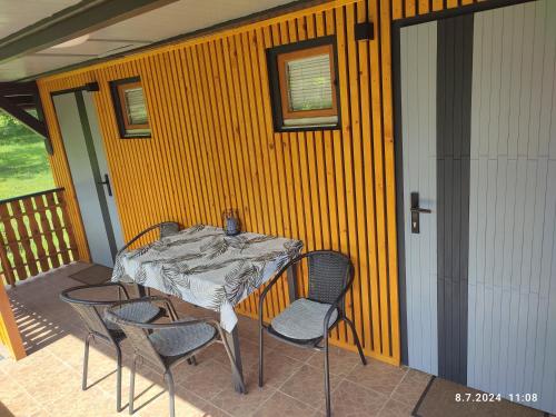 Chata Březka (Chata Brezka) in ลิบุน