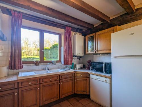 Gîte avec piscine, sports et nature près de George Sand, Mouhers - FR-1-591-64 (Gite avec piscine, sports et nature pres de George Sand, Mouhers - FR-1-591-64) in ชาร์สนุย