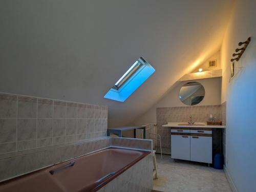 Gîte avec piscine, sports et nature près de George Sand, Mouhers - FR-1-591-64 (Gite avec piscine, sports et nature pres de George Sand, Mouhers - FR-1-591-64) in ชาร์สนุย