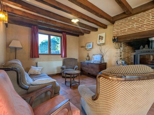 Gîte avec piscine, sports et nature près de George Sand, Mouhers - FR-1-591-64 (Gite avec piscine, sports et nature pres de George Sand, Mouhers - FR-1-591-64) in ชาร์สนุย