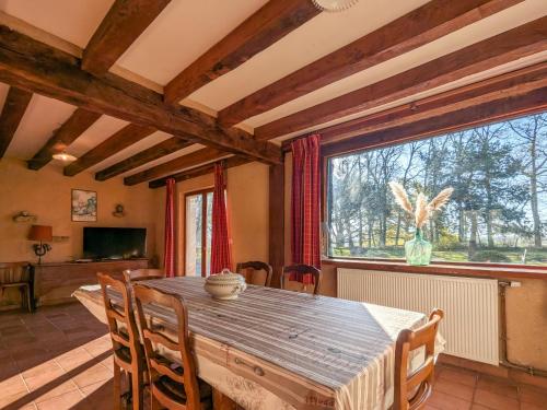 Gîte avec piscine, sports et nature près de George Sand, Mouhers - FR-1-591-64 (Gite avec piscine, sports et nature pres de George Sand, Mouhers - FR-1-591-64) in ชาร์สนุย