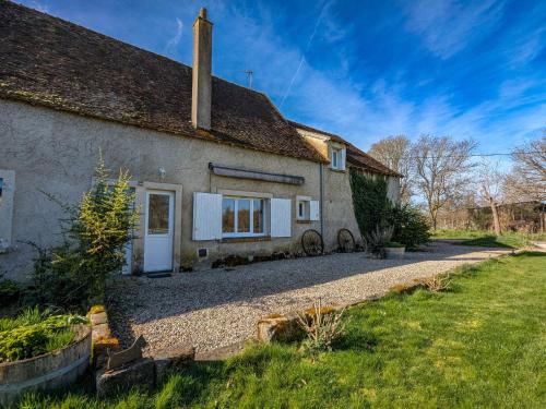Charmante maison avec piscine en Brenne – 2 ch, jardin, draps et ménage inclus - FR-1-591-315 (Charmante maison avec piscine en Brenne – 2 ch, jardin, draps et menage inclus - FR-1-591-315) in เฌอนงโซ