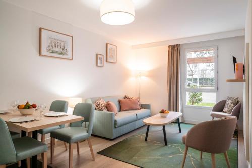 2 bedrooms, 5 beds