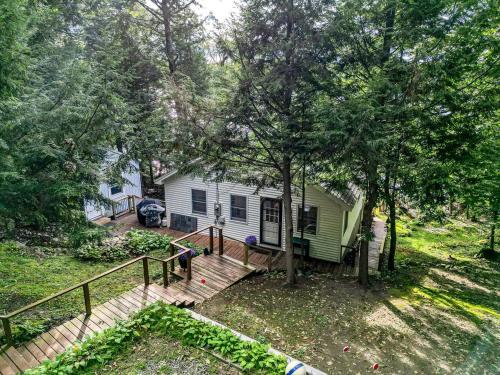 Charming, Pet Friendly Lakefront Cabin in Belgrade, Maine, Perfect for a Weekend Getaway with Friends