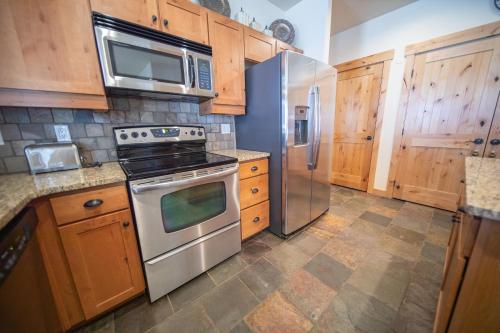 Settlers Creek 6528 by SummitCove Lodging