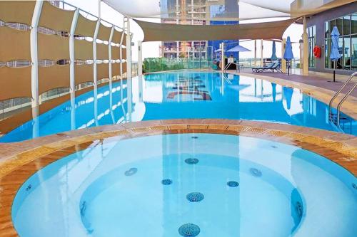 Stylish Suite 1 BR with Burj Khalifa | Canal view Dubai