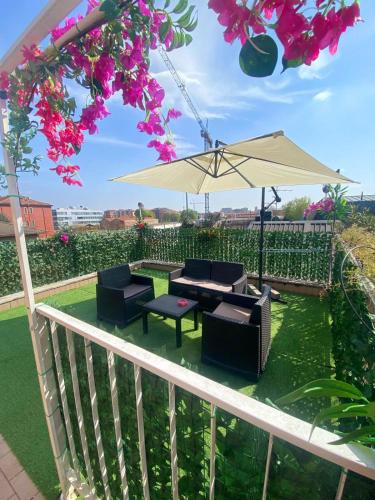 RED HOUSE - BEAUTIFUL APARTMENT - METRO m1, Milan