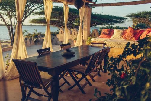 정원, Tanga Nyusi Beachfront Bungalow Manda Island Lamu in 라무 아일랜드