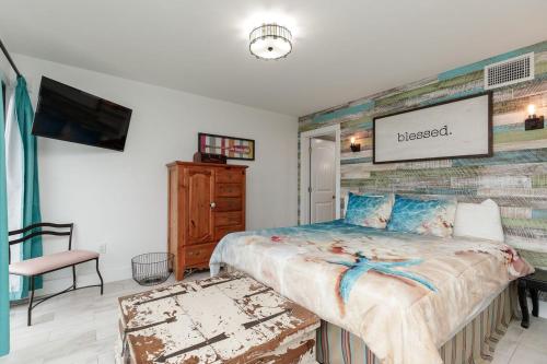 Island House BeachFront Condo Hotel - image 14